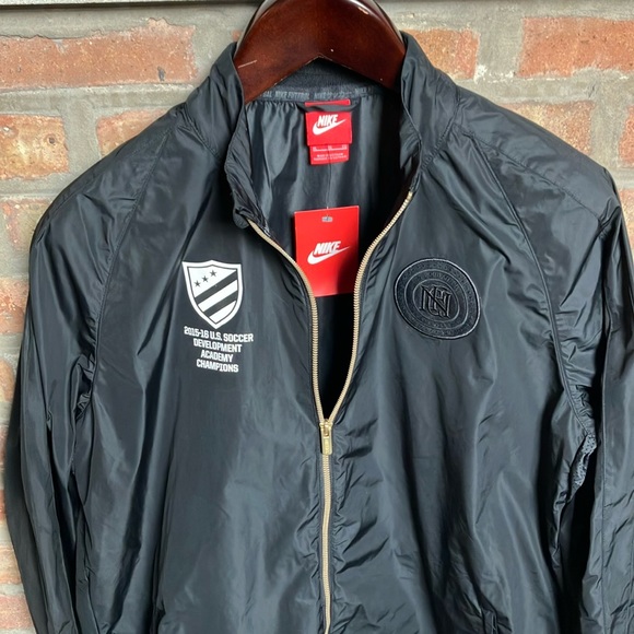 Nike - Picture 5 of 16